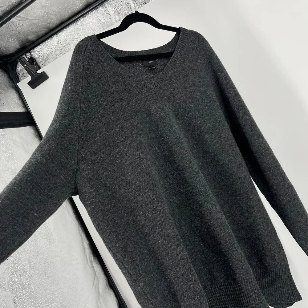 J Crew Men's Lambswool Wool Sweater V Neck Quiet Luxury Minimalist Fisherman M